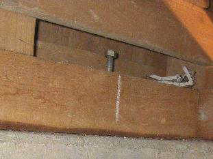 ジャッキアップ準備工(アンカーボルト解放状況)