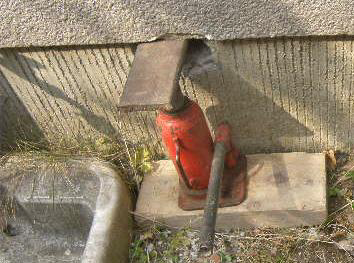 ジャッキアップ準備工(外部ジャッキ設置完了)