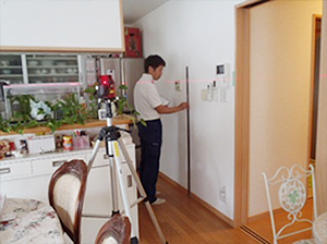 ジャッキアップ工(測量状況)